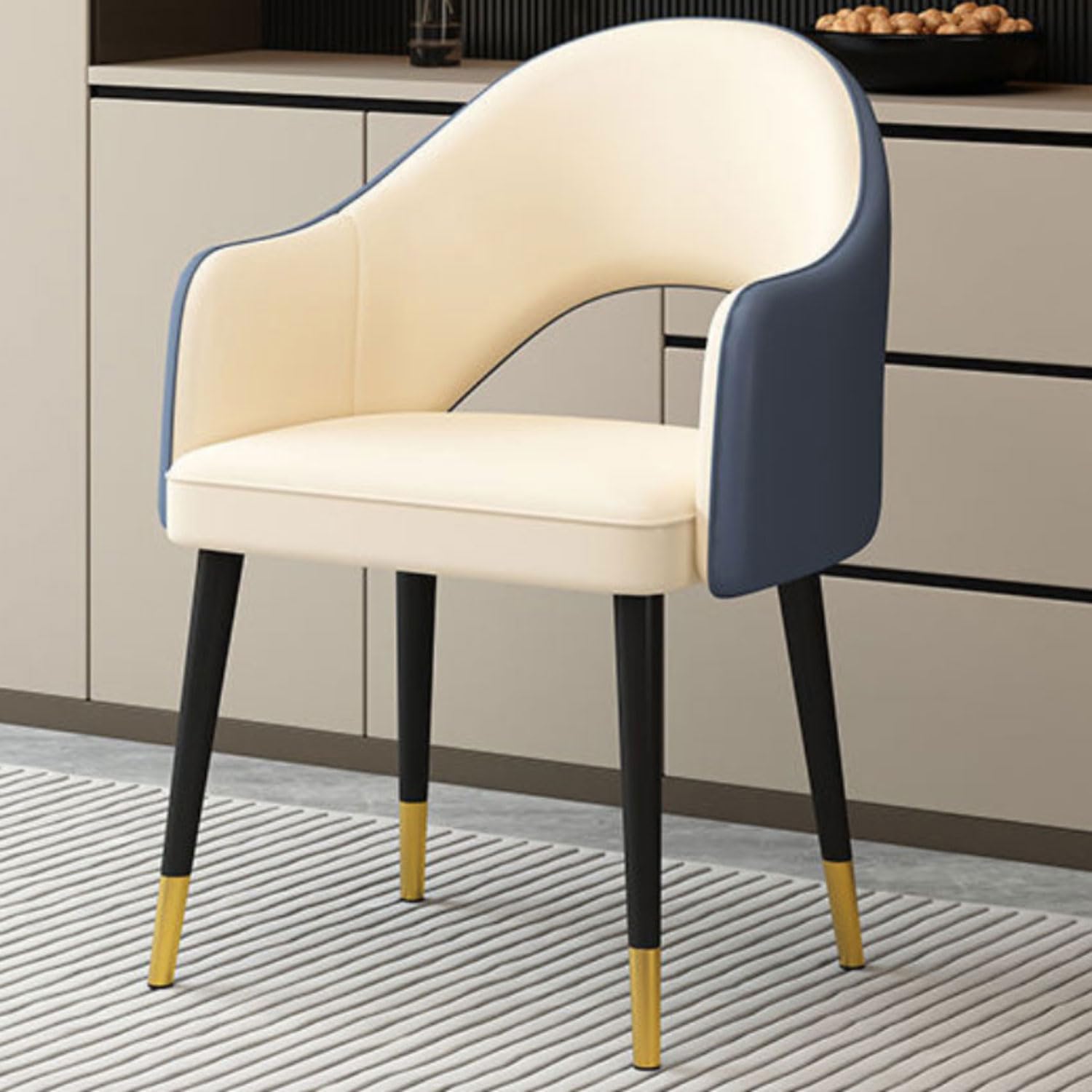 Chaises de salle à manger tapissées en similicuir et pieds métalliques robustes