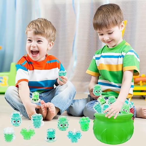 Miniatura 5 de Holydeck Caldero del día de San Patricio de 5.5 pulgadas con 24 juguetes verdes para apretar, paquete de ansiedad para niños y niños, regalos de