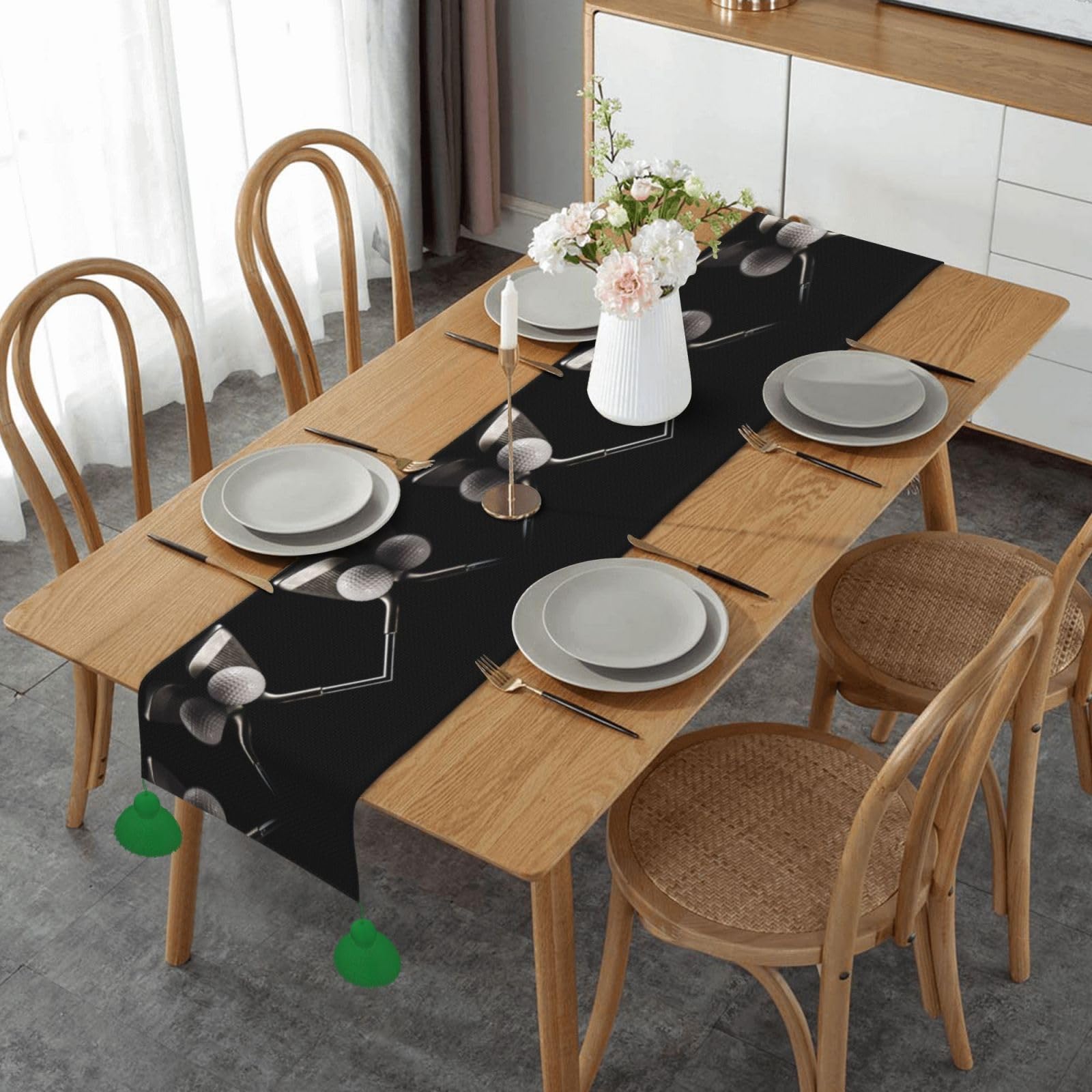 Chemin de table noir et blanc chic pour déco de Noël et cuisine rustique