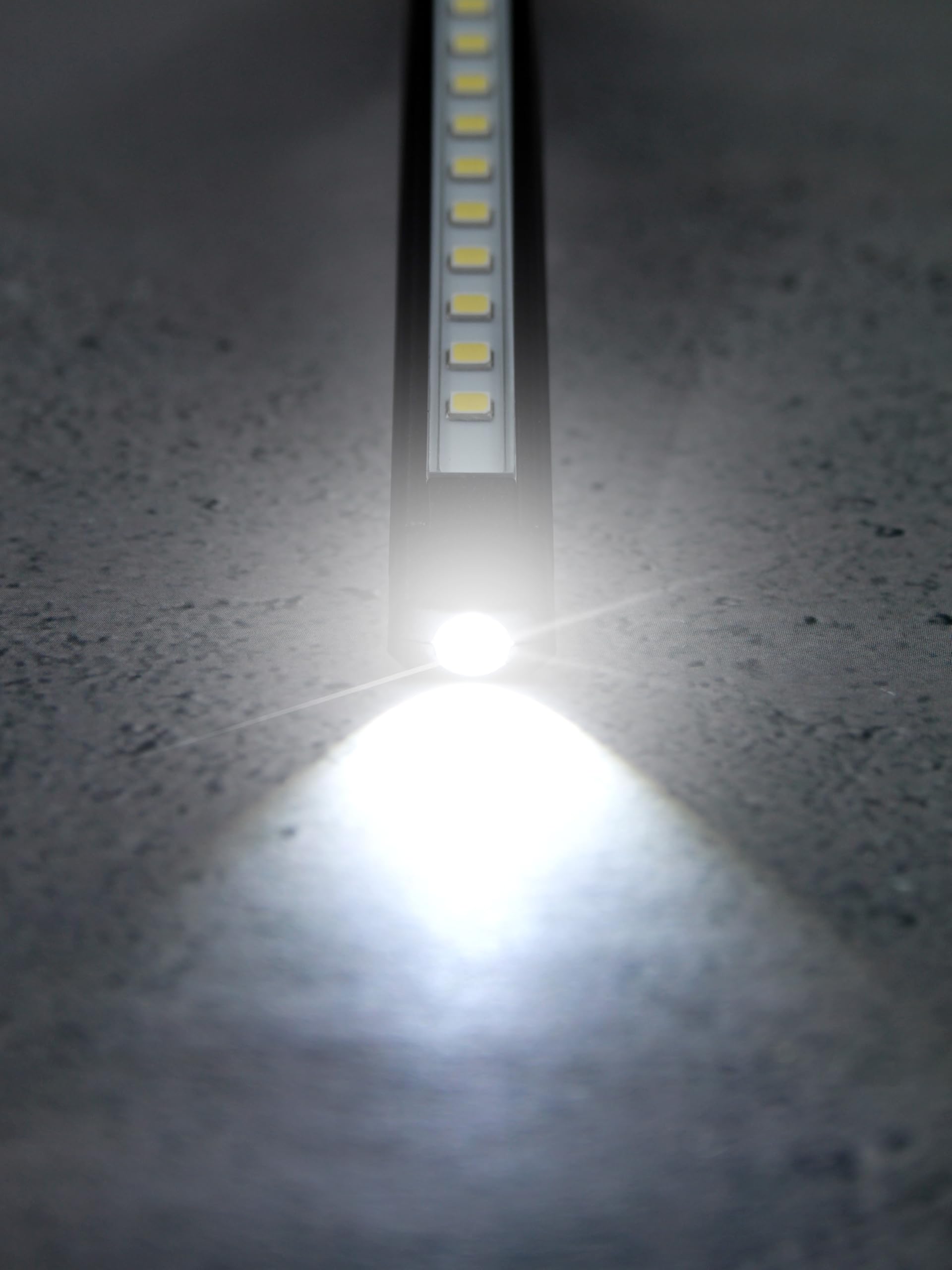 Lighthouse - L/HT40FR - Rechargeable Slim Folding Inspection Wand Work Light Torch - 400Lm, Grey, 160 x 35 x 20mm (Folded) - Image 4