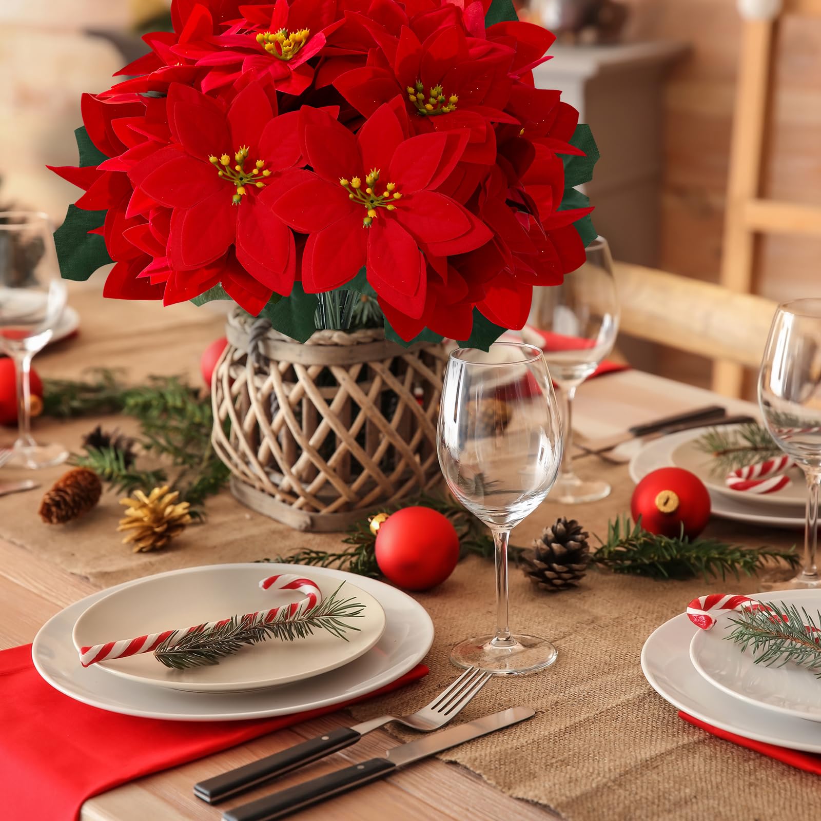 Juvale Lot de 4 poinsettia rouges - Fleurs décoratives avec tige, plante artificielle et sapin de Noël pour la décoration de la maison et du bureau Juvale Lot de 4 poinsettia rouges - Fleurs décoratives avec tige, plante artificielle et sapin de Noël pour la décoration de la maison et du bureau