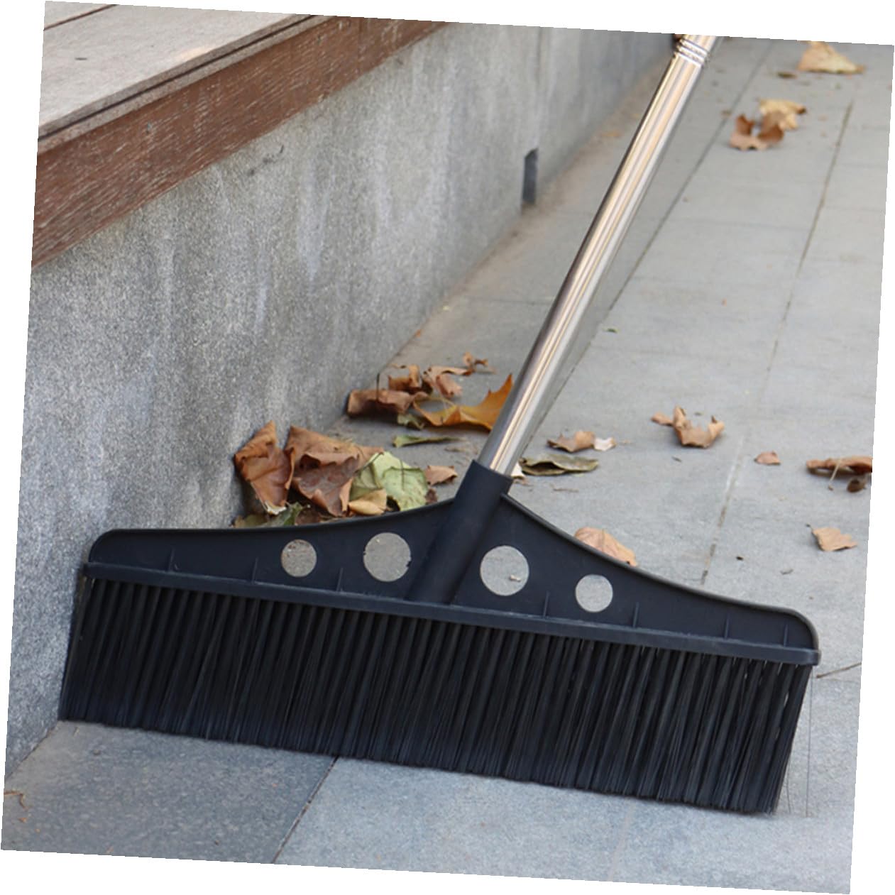 Escoba Ancha Negra con Cabeza de Acero Inoxidable y Nylon para Exteriores Desmontable Mango Largo Ergonómico, Adecuado para Limpieza de Jardines, Patios y Superficies de Concreto