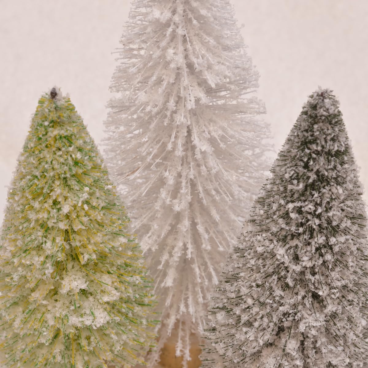 Set di 8 candele a LED senza fiamma, con albero di sisal e cera, 8 pezzi, 20,3 cm, bianco e verde con neve artificiale