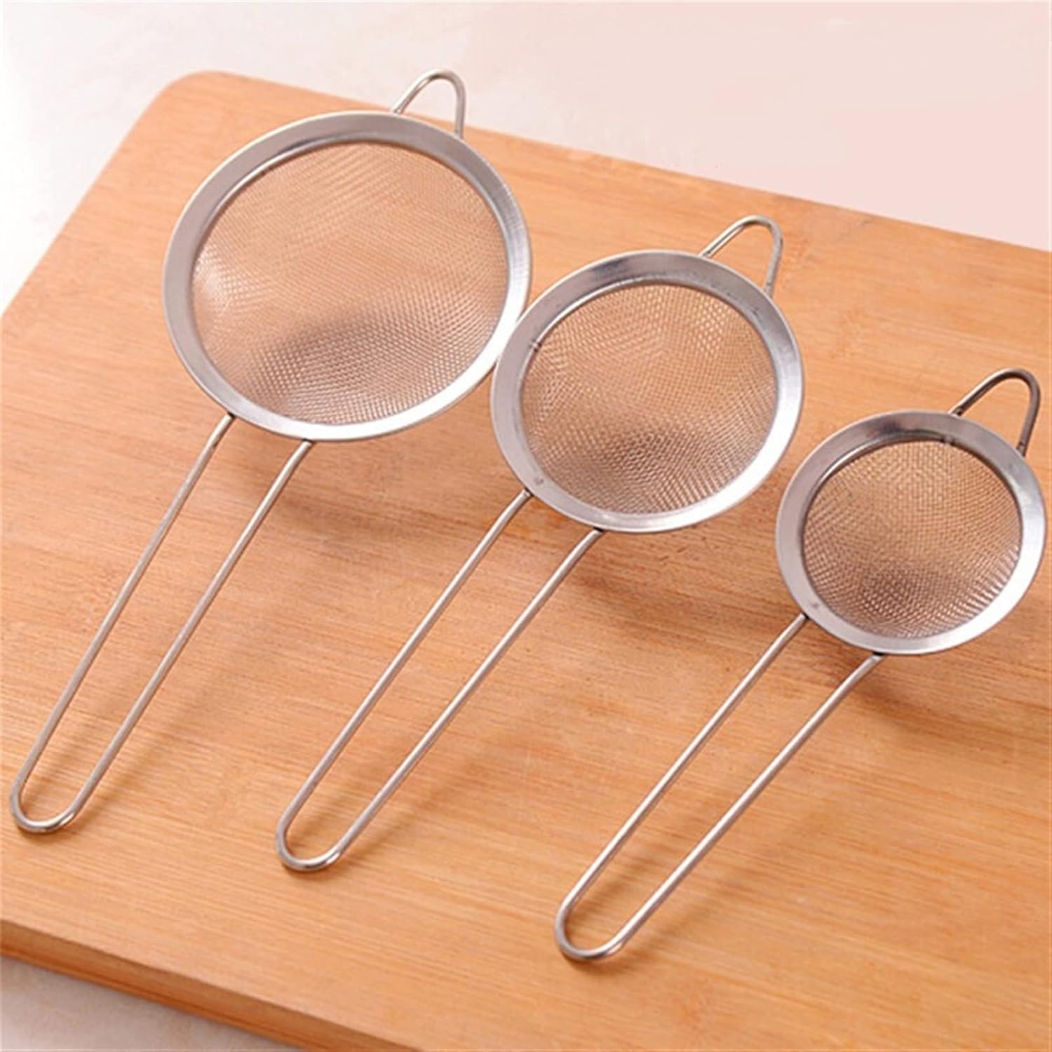 Food Strainers， Stainless Steel Wire Fine Mesh Oil Strainer Flour Colander Sieve Sifter Pastry Baking Tools Kitchen Accessories Strainer(White)