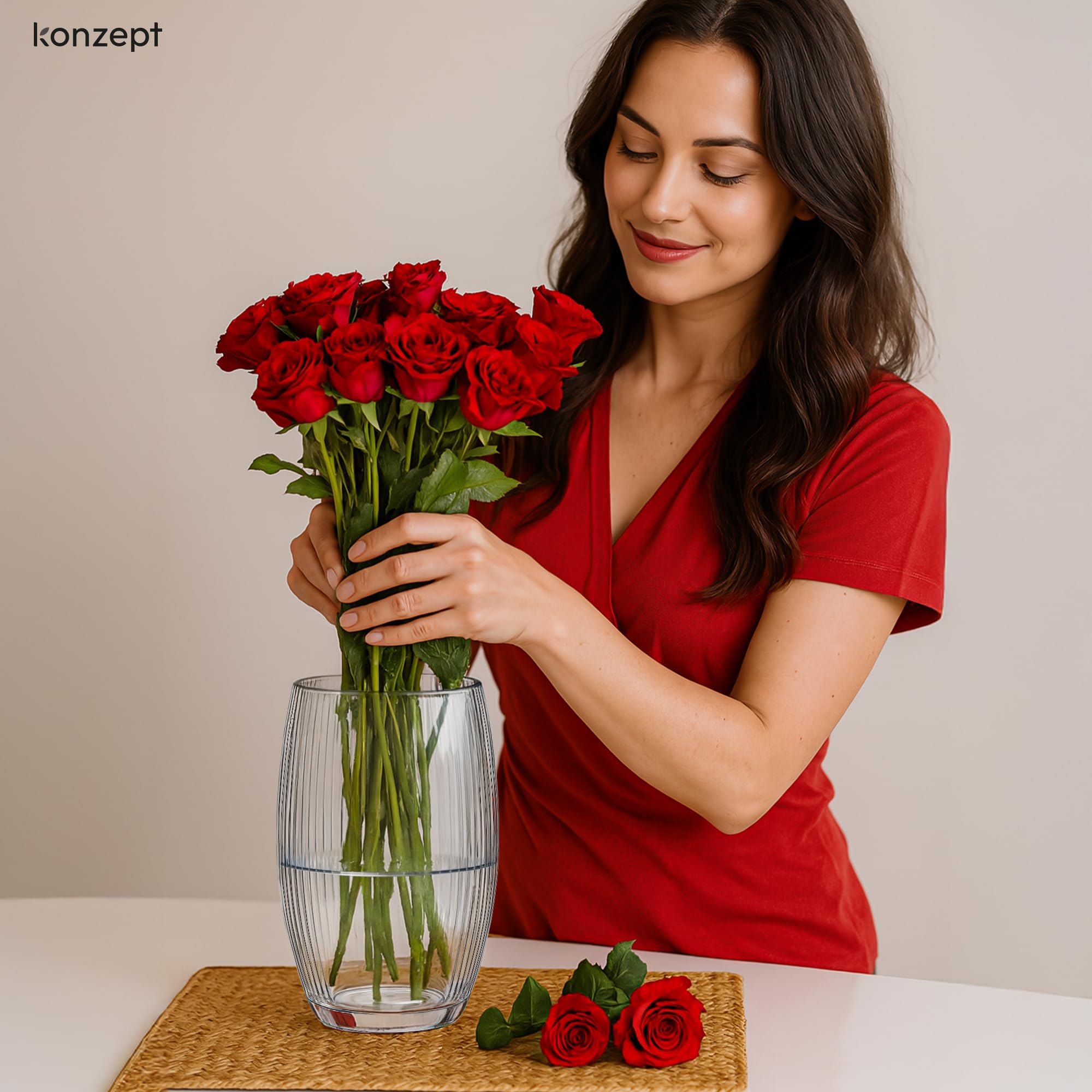 KONZEPT Glasvase 20 cm – geriffelte Struktur, dickwandig & elegant, für Blumen & Deko, europäische Qualität