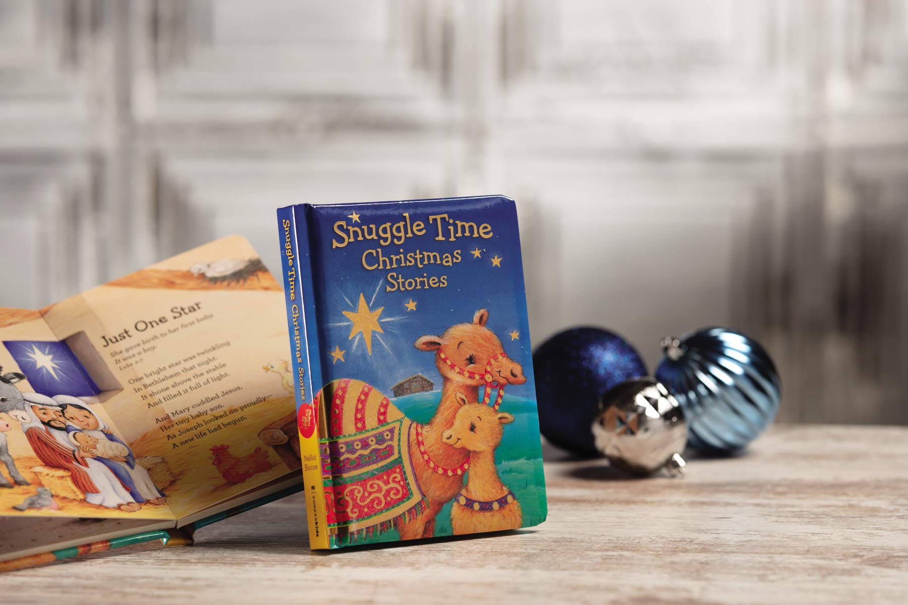 Snuggle Time Christmas Stories (a Snuggle Time padded board book) - Image 3