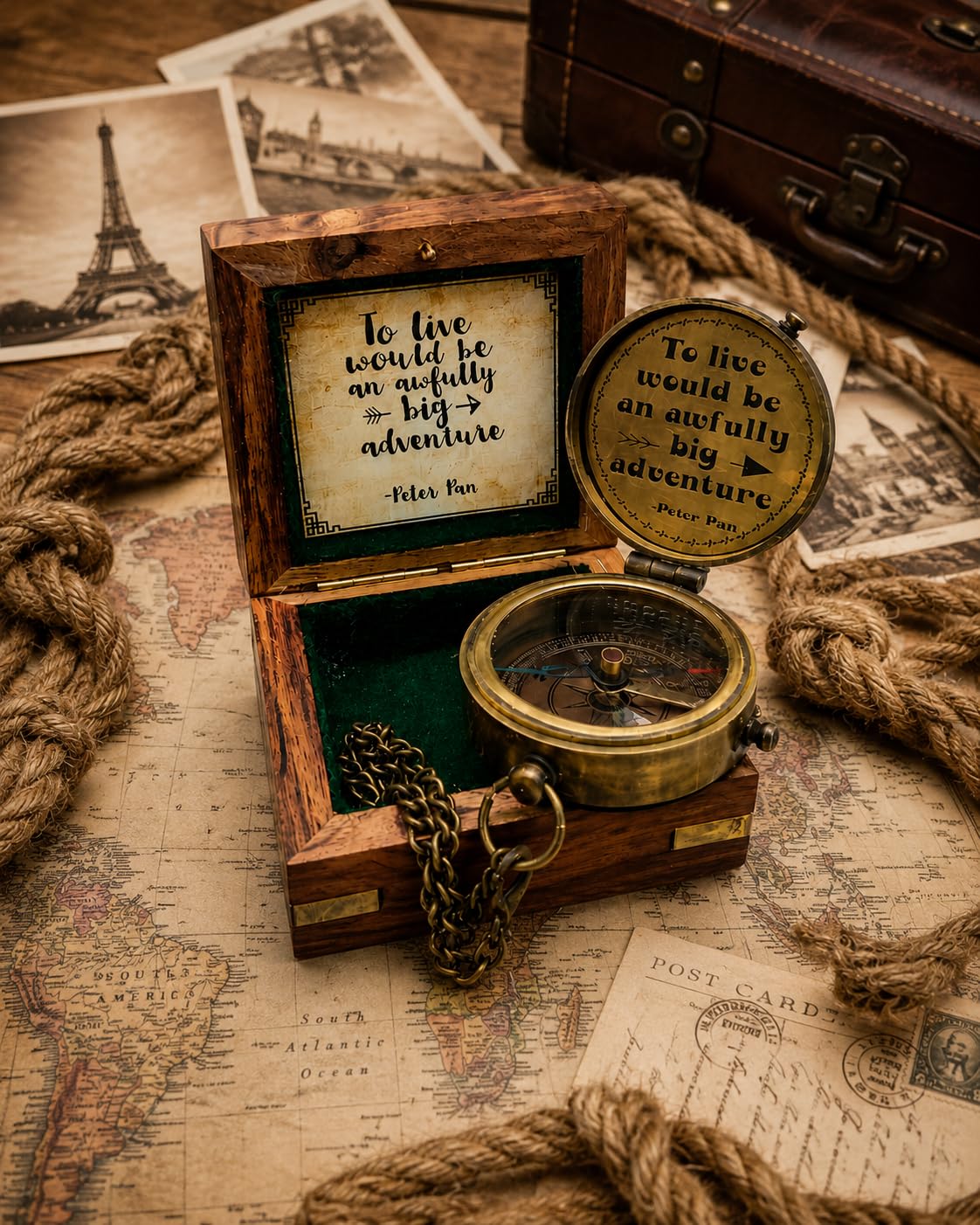 Brújula grabada con cita inspiradora vintage náutica antigua con texto en inglés "To Live Would Be an Awfully Big Adventure" con caja de madera – Peter PAN, brújula de campamento, día de graduación,