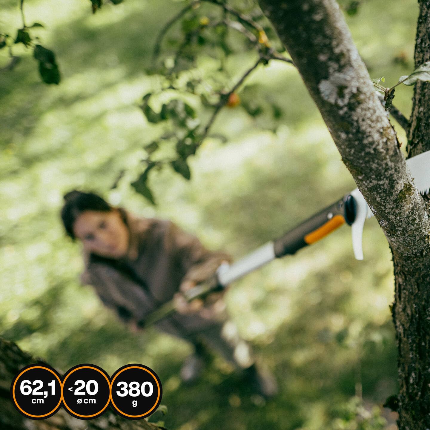 Fiskars OneClick Scie à Branches Courbe, Changement Facile en Un Seul Clic | Idéal pour Branches Hautes avec Manche Télescopique, Longueur:62,1cm, Noir/Orange, 1080690