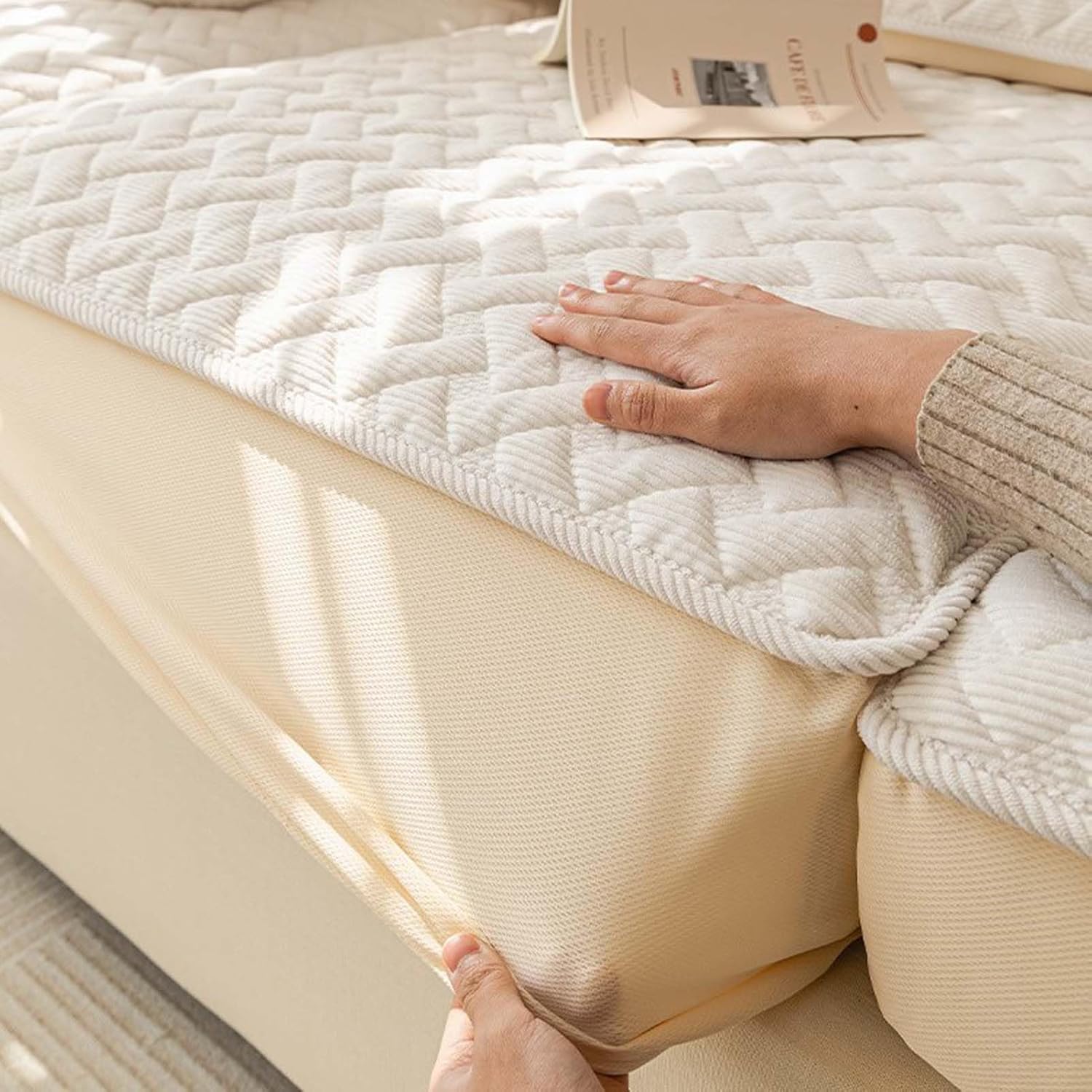 Couch Cover Sofa Cover with Decorative Design, Full Coverage Sofa Slipcover, Thick Sofa Protector for Living Room Furniture, Couch Throw for Sectional Loveseat Recliner