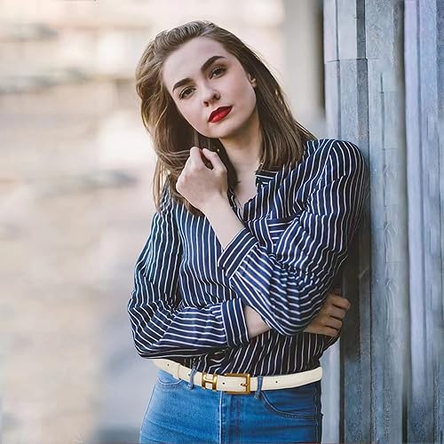 Miniatura 9 de Cinturón de cuero clásico con hebilla de metal para mujer con vestido de jeans