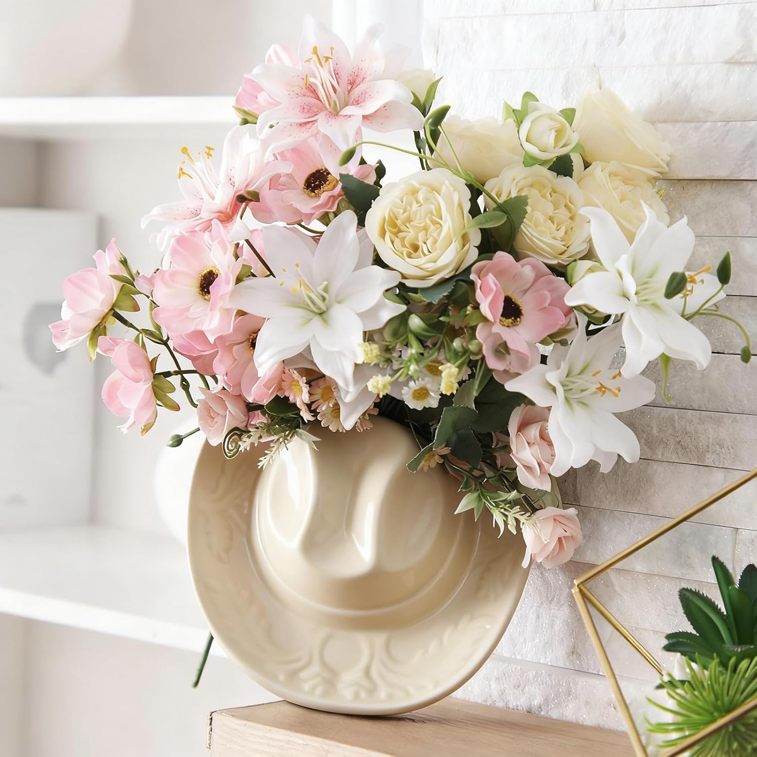 Ceramic Cowgirl Hat Vase Western Themed Hat Hanging Wall Indoor Planter Vase Flower Pot Cowboy Decoration Cowboy Party Table Centerpiece for Bathroom Living Room Office and Home Decor(Cream)