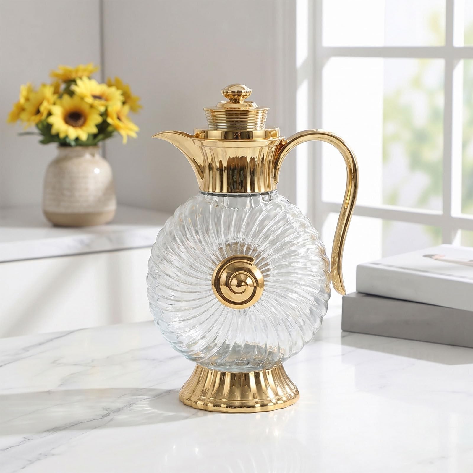 Happyyami Glaskrug 1,8l Gold mit Stabilem Sockel und Kühlschrankgeeignet im Eleganten Arabischen Stil für Dinnerpartys und Gästeunterhaltung