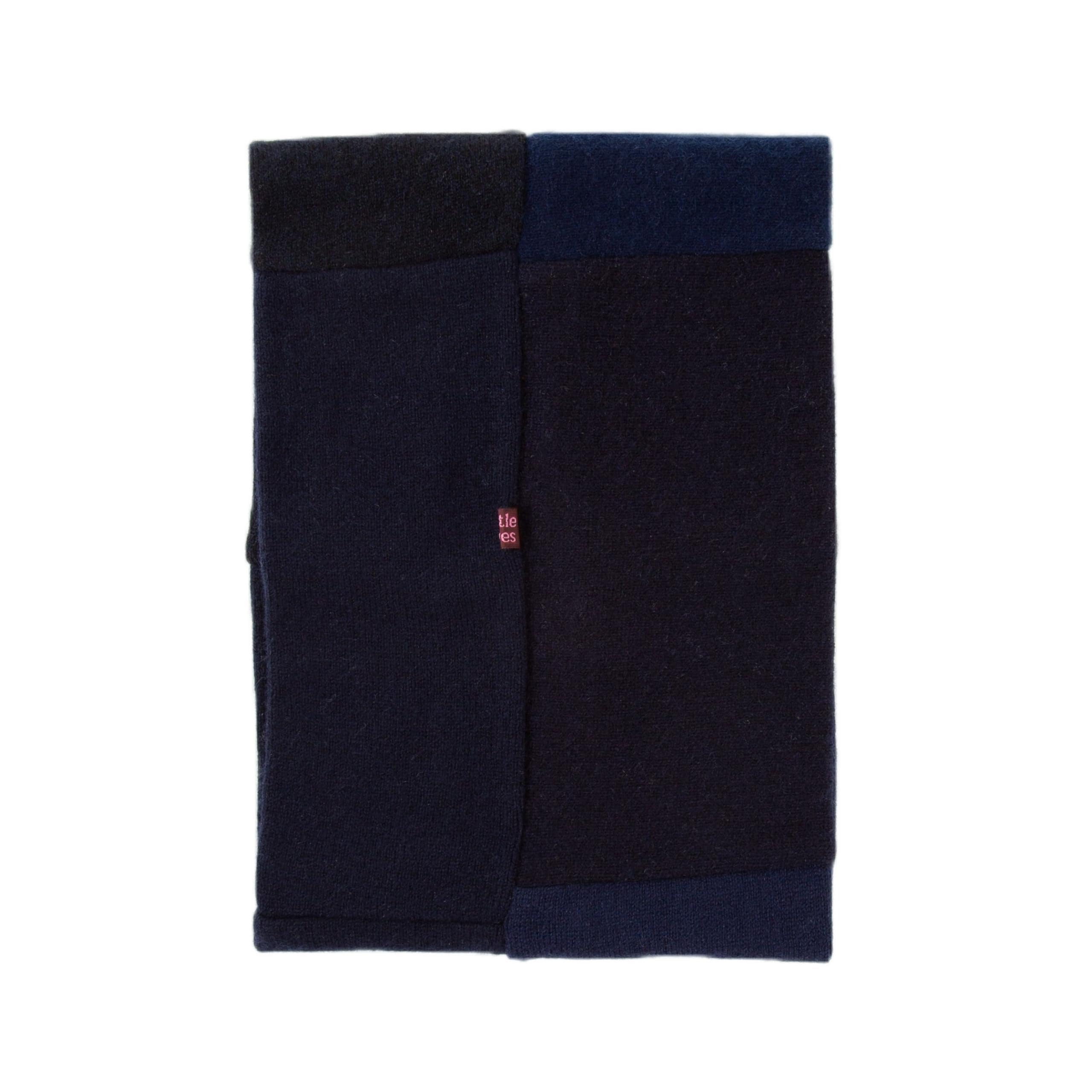 Turtle Doves Women's Block Navy 100% Recycled Cashmere Neckwarmer (Block Navy)