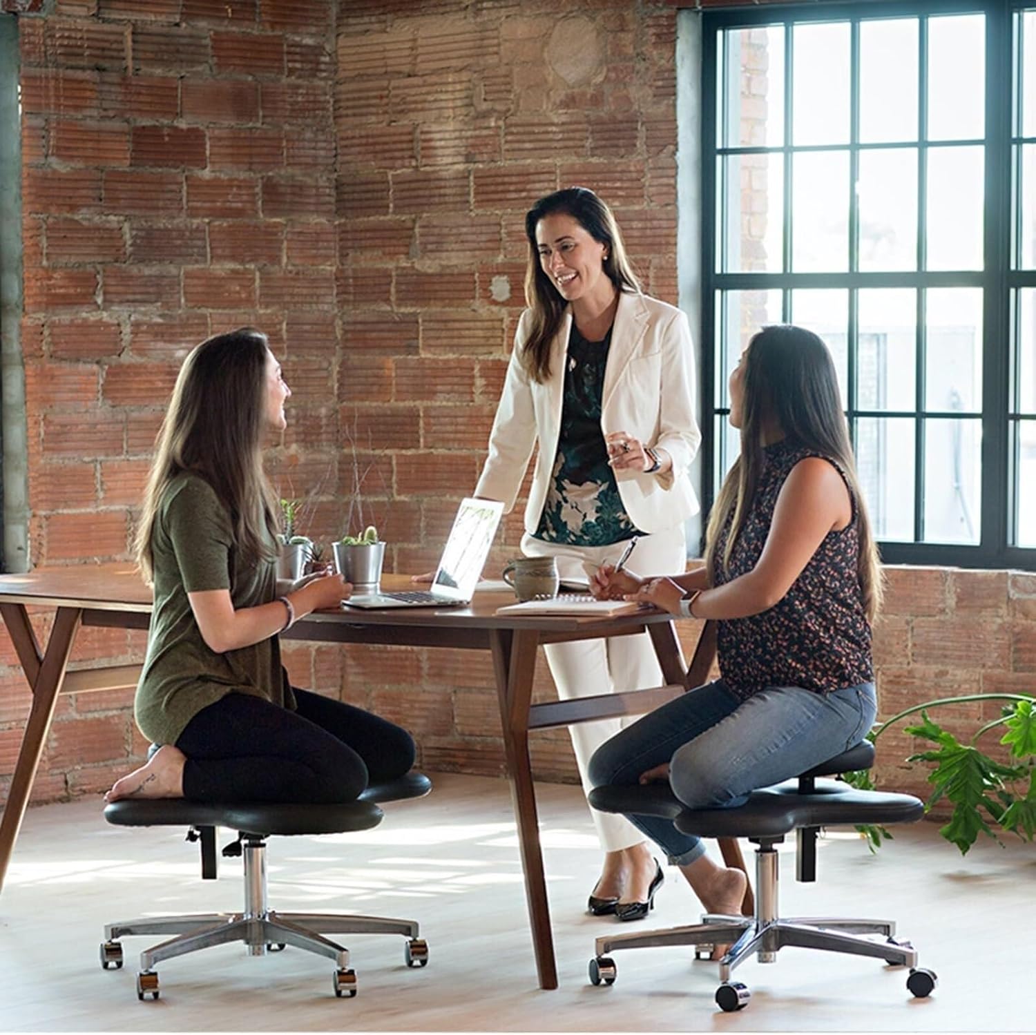 Height-Adjustable Cross Legged Kneeling Chair with 360° Swivel Wheels, Ergonomic Posture Support for Office & Meditation
