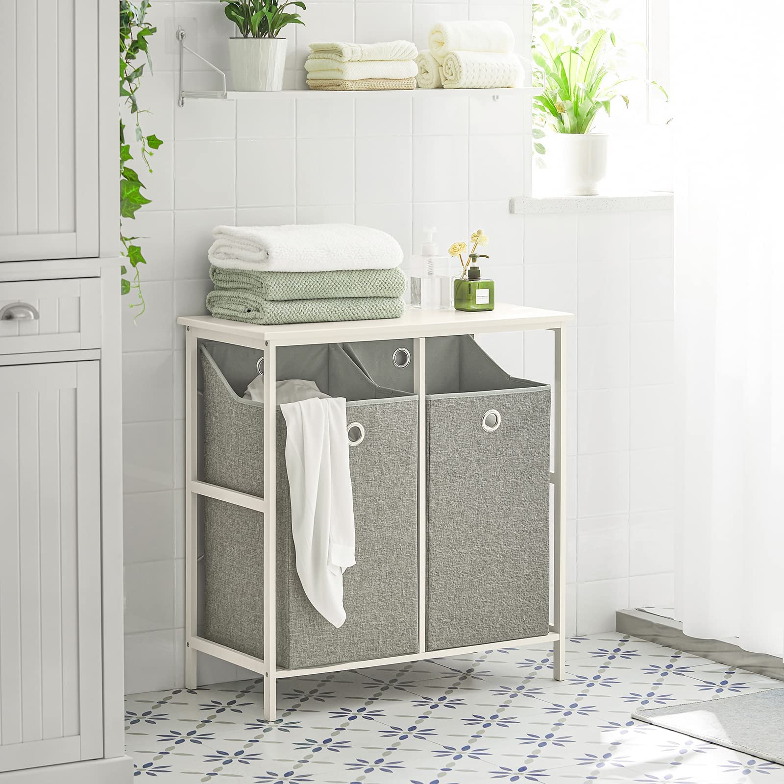 SoBuy Badezimmerschrank mit 2 Falt-Wäschekörben, Schmaler Badschrank aus MDF mit Kohlenstoff-Bambusregalen – Kompakte Größe 77x38x80 cm Modernes Design für Kleine Badezimmer BZR57-W