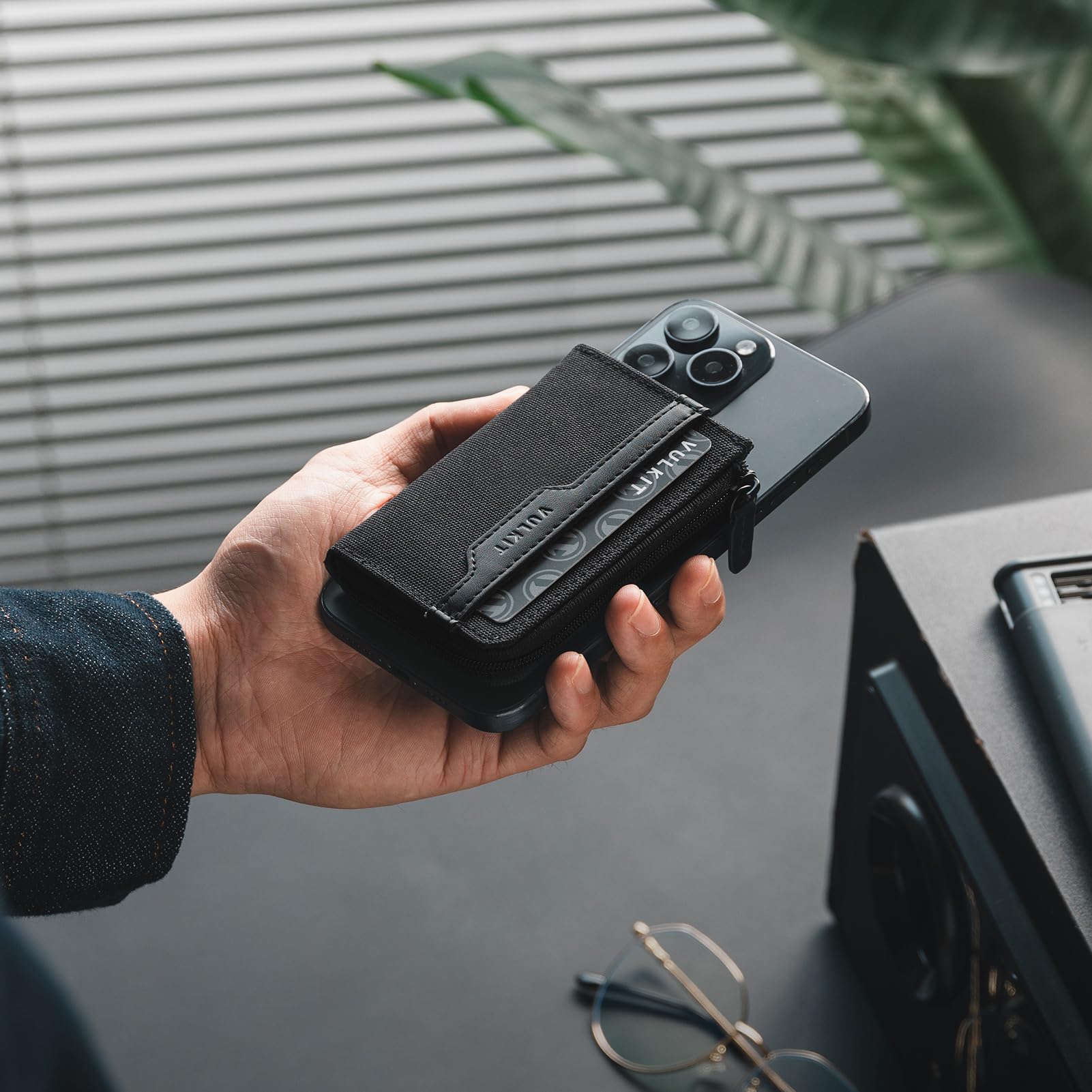 VULKIT Cartera magnética para tarjetas, compatible con MagSafe Wallet con bloqueo RFID, tarjetero para iPhone 15/14/13/12 Series, Black, no, Minimalista