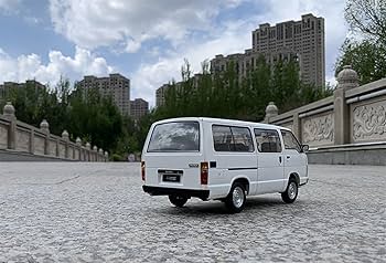 Amazon.co.jp: モデルカーのおもちゃ 1:18 トヨタハイエースバン YH50 Amazon.co.jp: モデルカーのおもちゃ 1:18 トヨタハイエースバン YH50