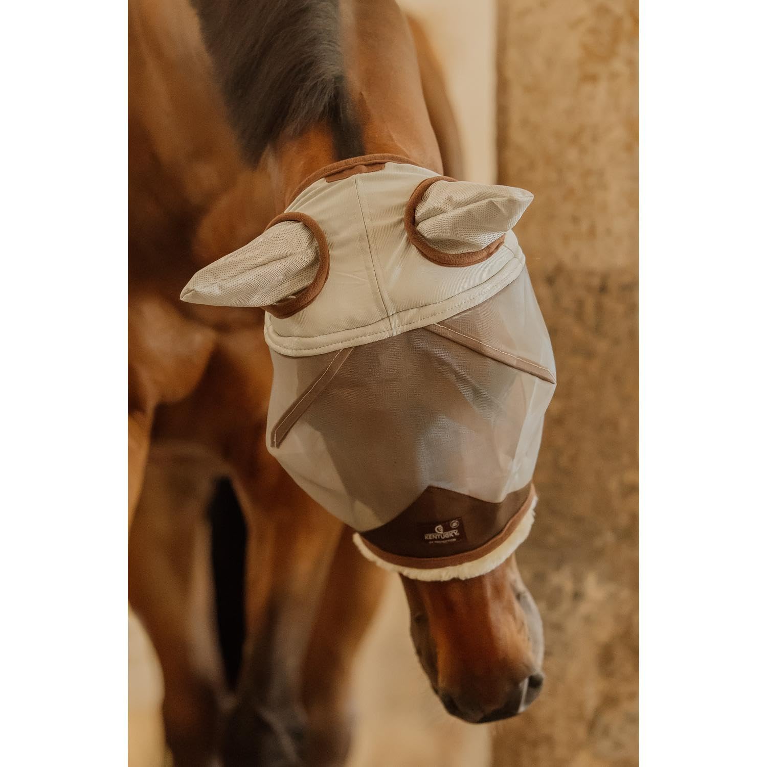 Fliegenmaske Pferd Full mit Ohren – Hautfreundliches Kunstlammfell, Full, UV-blockendes atmungsaktives Mesh, Verstellbarer Sitz, Waschbar & Langlebig, Silber