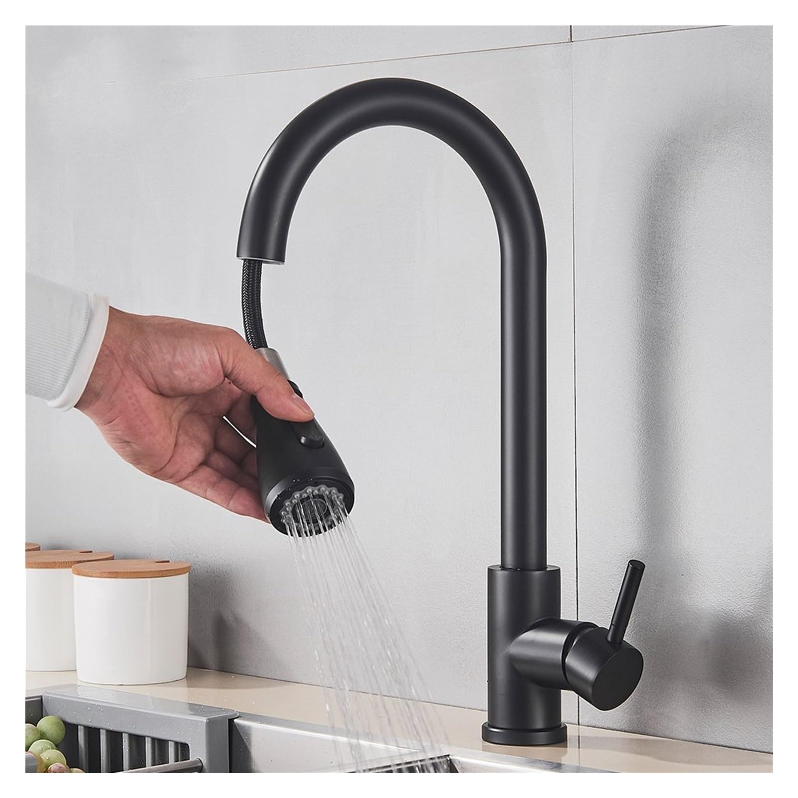 Robinet de cuisine en acier inoxydable brossé et noir au design architectural