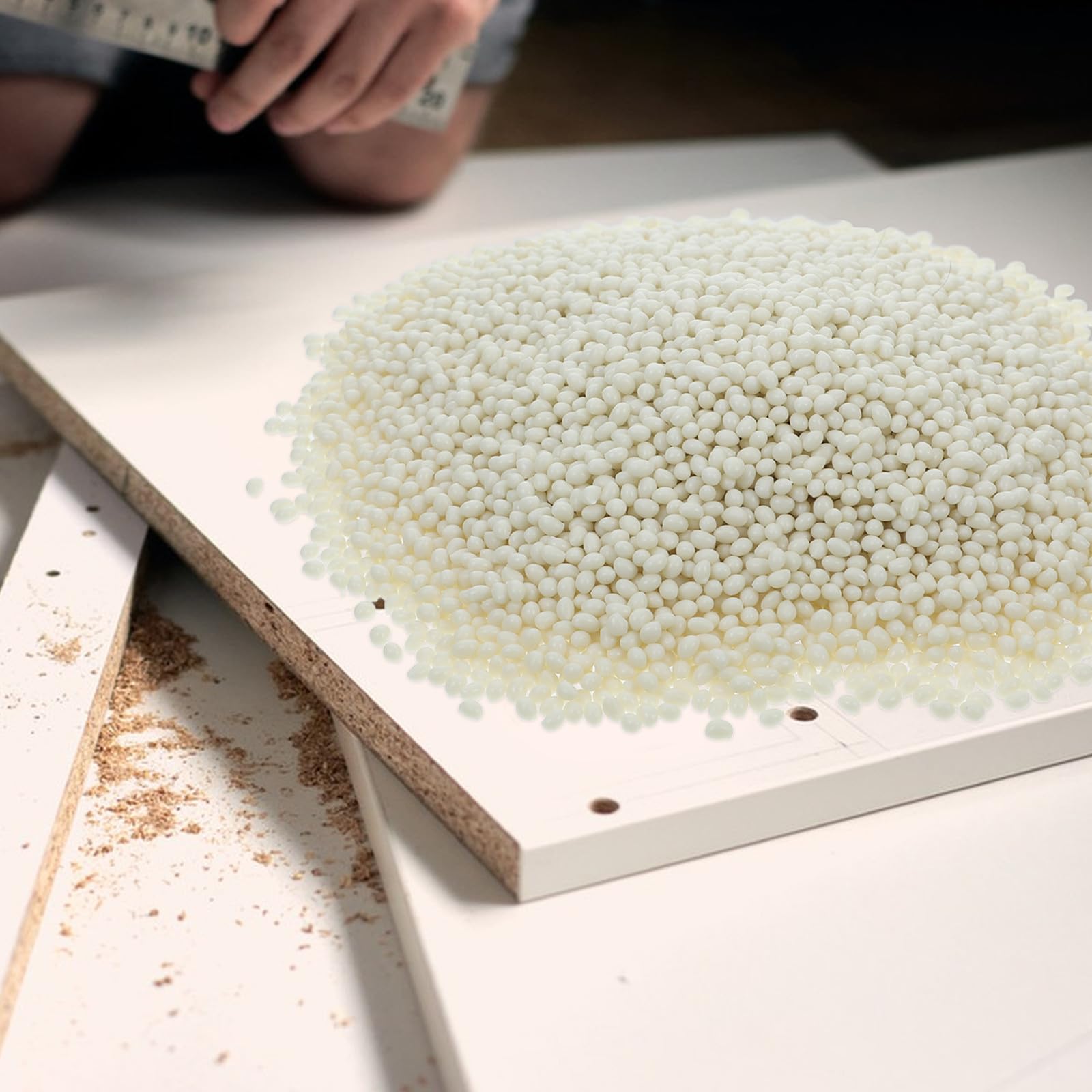 Heißkleber Pellets 1000g für Möbelplatten aus PVC Verschleißfestes Heißschmelzklebstoffgranulat für Türen Schränke und Holzverarbeitung mit Kantenanleimmaschinen