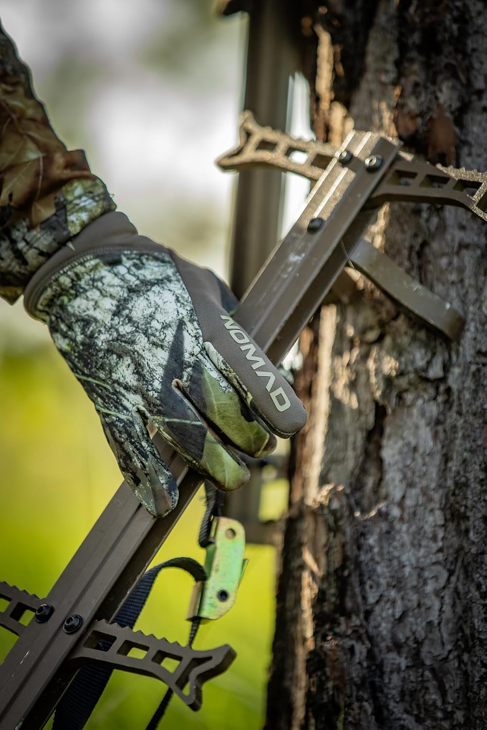 Nomad Mens Axe Hunting Gloves, Warm and Durable, Lightweight Cold-Weather Gloves with Enhanced Grip, Mossy Oak New Breakup Camo, Large/X-Large
