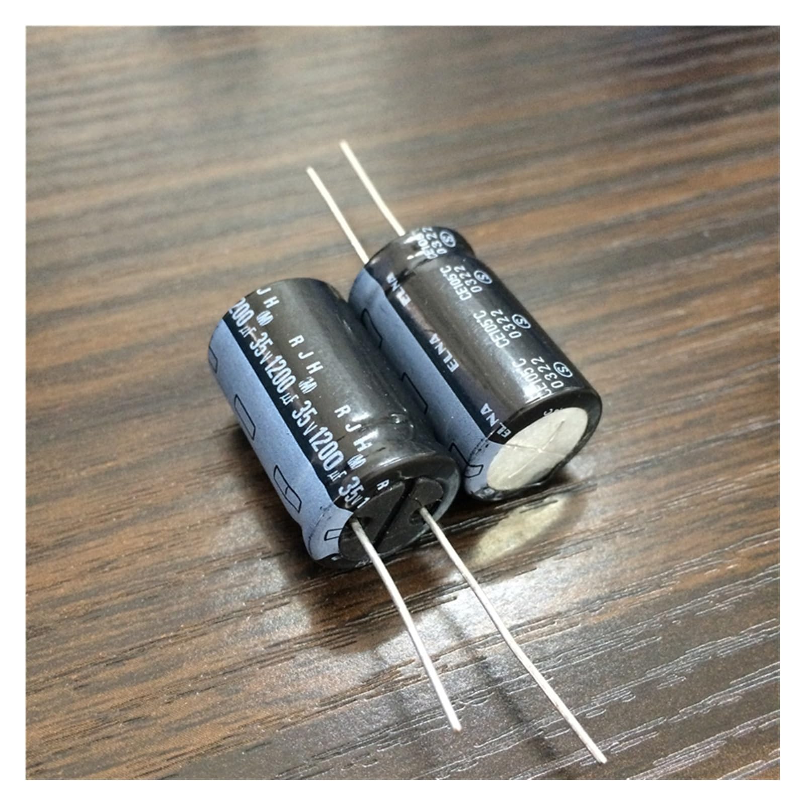 Condensateur audio 1200uF 35V à faible impédance pour éliminer les bruits parasites