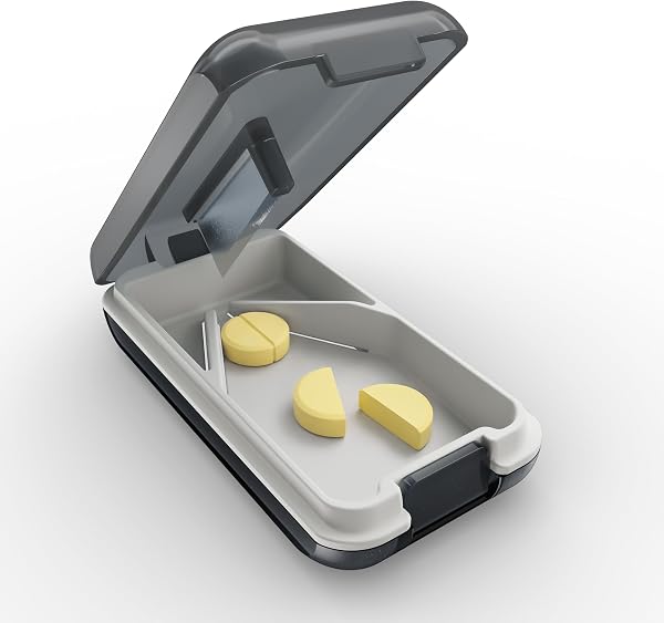 Fullicon ピルカッター 錠剤カッター 2分割 携帯用 コンパクト 薬カッター ピルケース付き 一體型 ステンレス刃 高耐久ABS素材 持ち運び便利 高齢者 子供 ペット用「Simple Cut Pebble(シンプルカット・ペブル)」 (黒) - 1