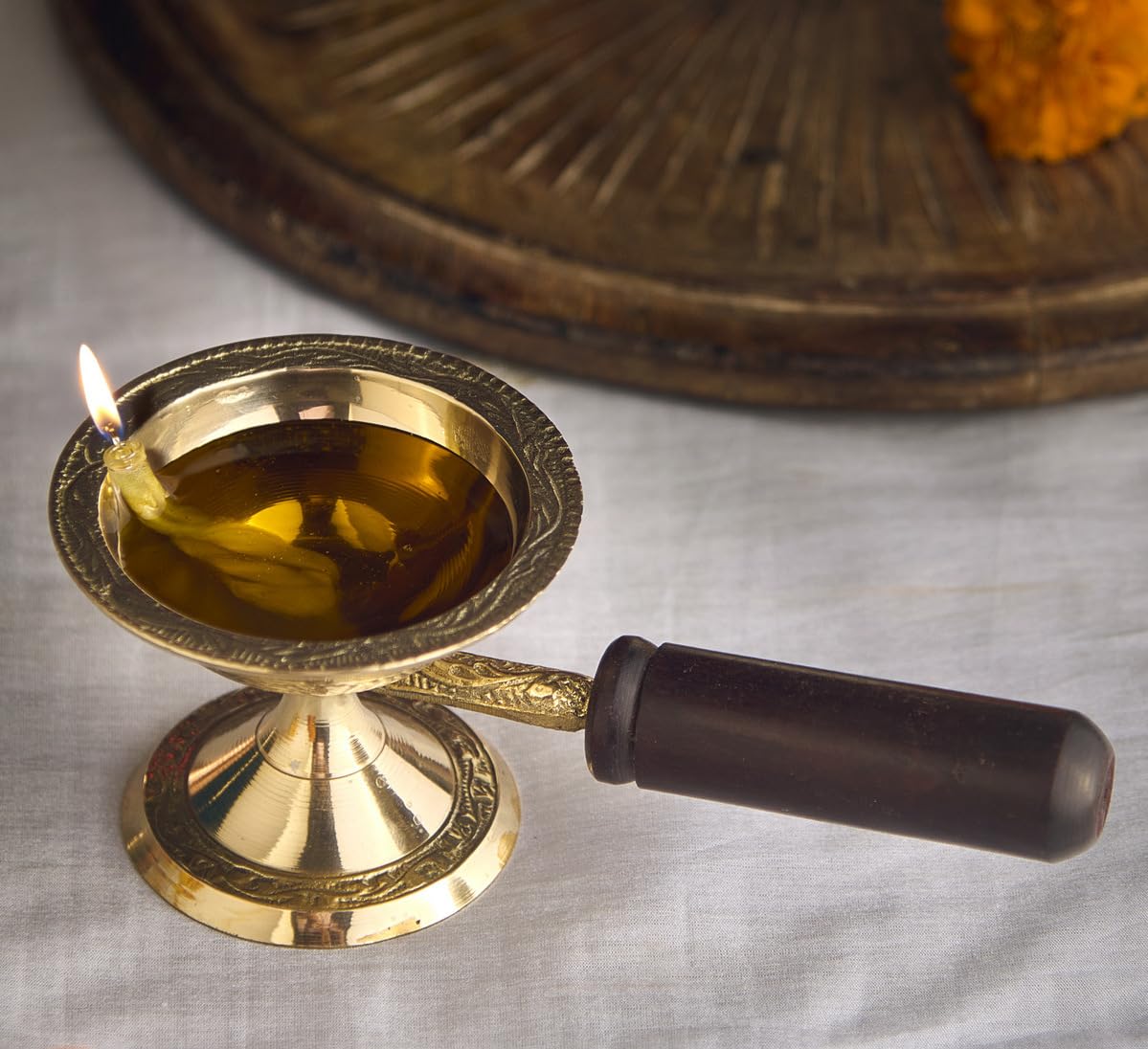 Esplanade Golden Brass Aarti Diya With Wooden Handle – Traditional Deepak For Pooja, Temple, Diwali Oil Lamp, Navratri Diya, Dhoop Dani (With Handle)