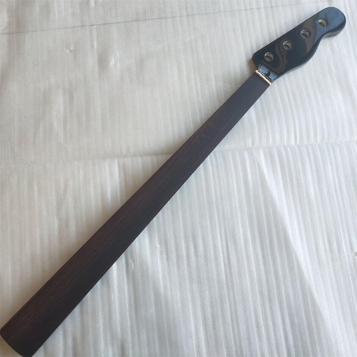 Fretless in acero 20 tasti for basso a 4 corde, manico in palissandro, nero lucido