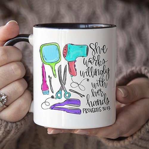Vista 3 de YouNique Designs Taza de café para estilista, 11 onzas, taza para peluquería, taza para estilista para mujer, regalos de peluquería (mango negro)