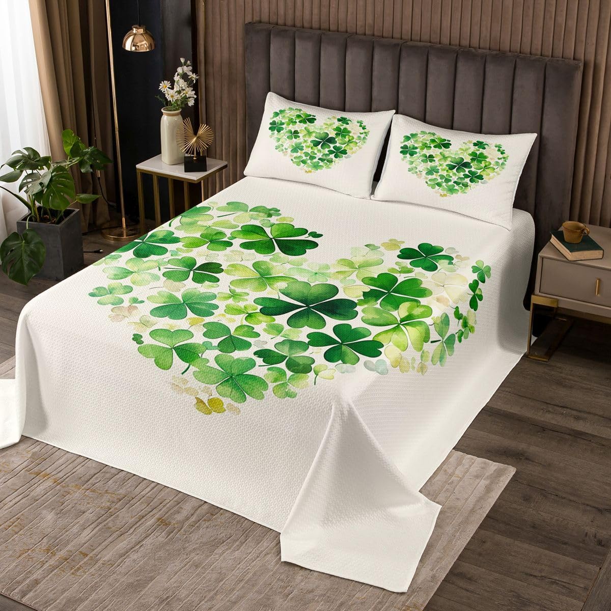 jejeloiu Queen Size St Patricks Day Coverlet Set Boys Girls Shamrock Bedspread for Kids Irish Green Heart Pattern Quilted Coverlet Quilted Room Decorations