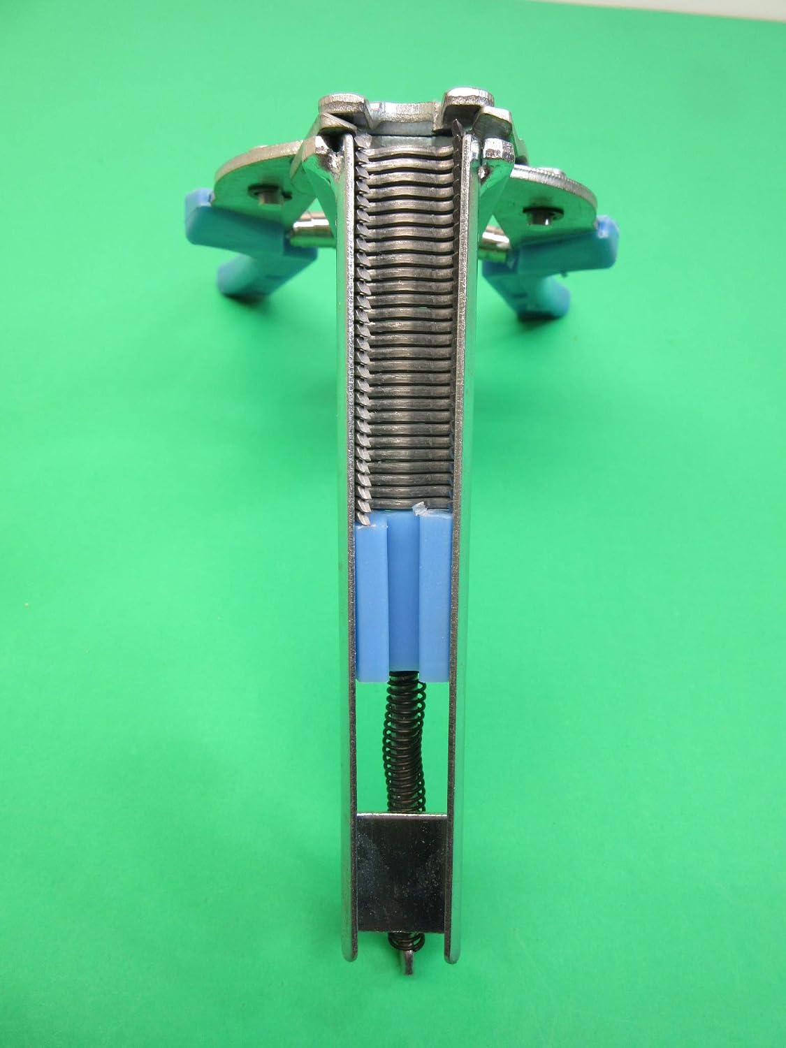 Spring loaded hog ring pliers with 600 galvanized rings for Summer Sausage casings