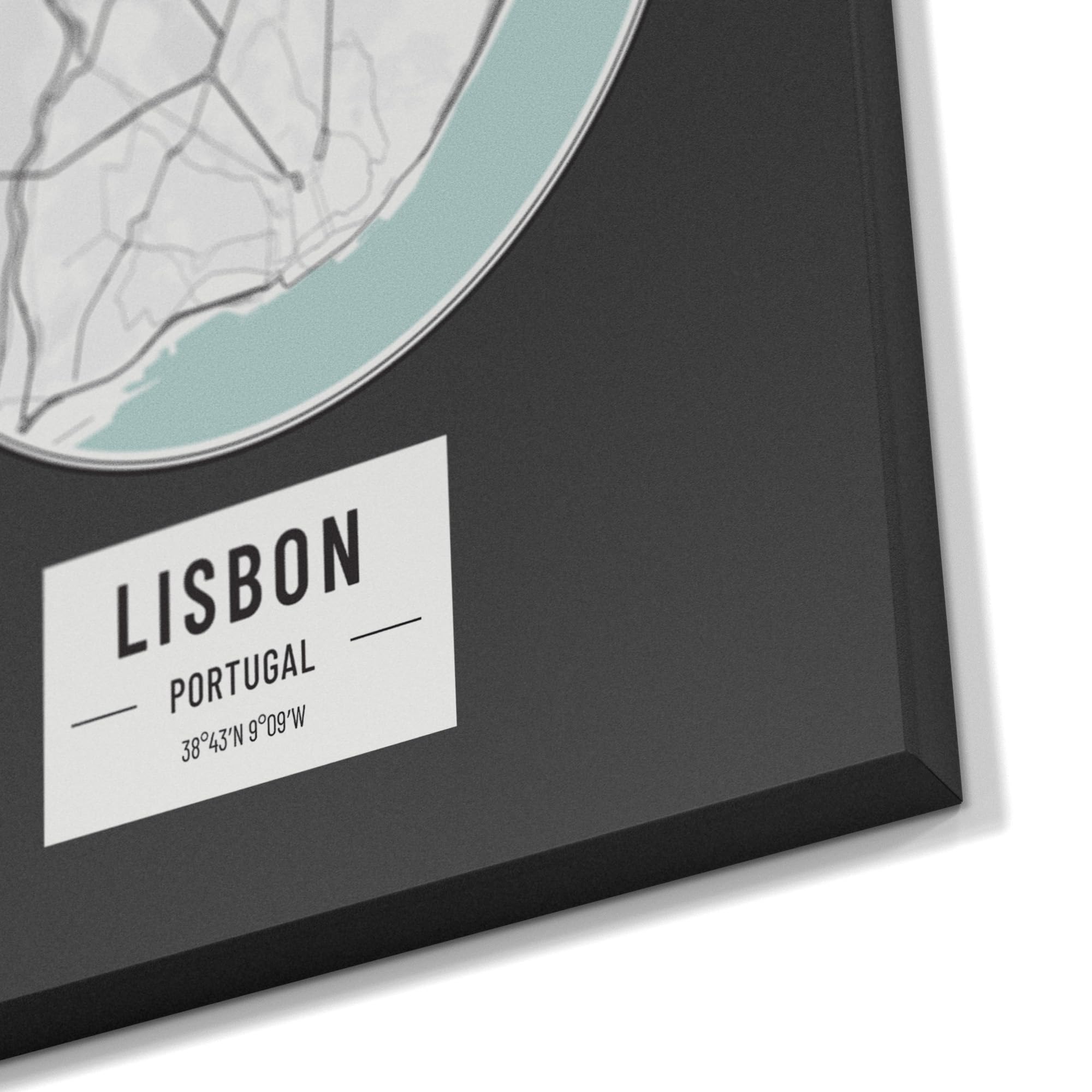 DEQORI Magnetyczna tablica do pisania kredą z nadrukiem UV | motyw "mapa miasta Lisbon" | prostokątna tablica o wymiarach 90 x 60 cm | metalowa tablica kredowa do pisania – dekoracja ścienna do kuchni
