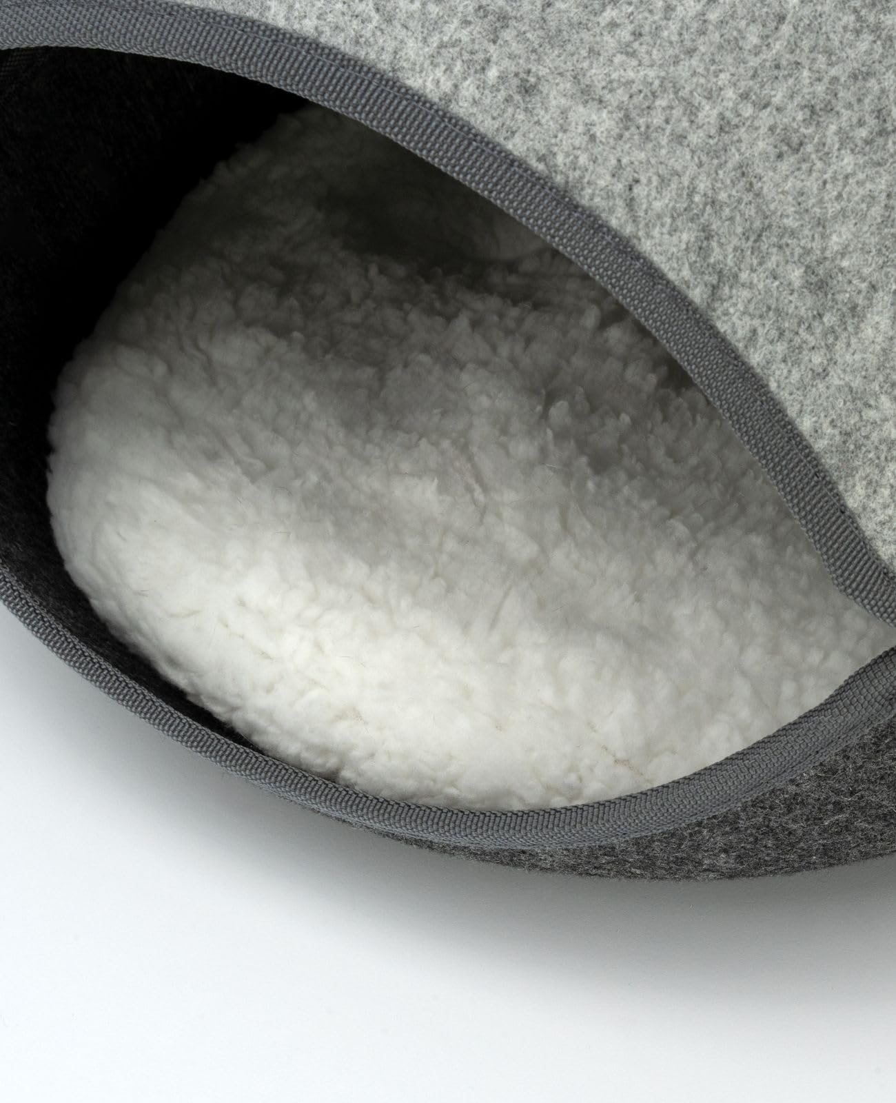 lionto Cuccia per gatti in feltro resistente con cerniera, tana accogliente 46x38x24 cm, letto moderno e confortevole con cuscino morbido e lavabile, grigio