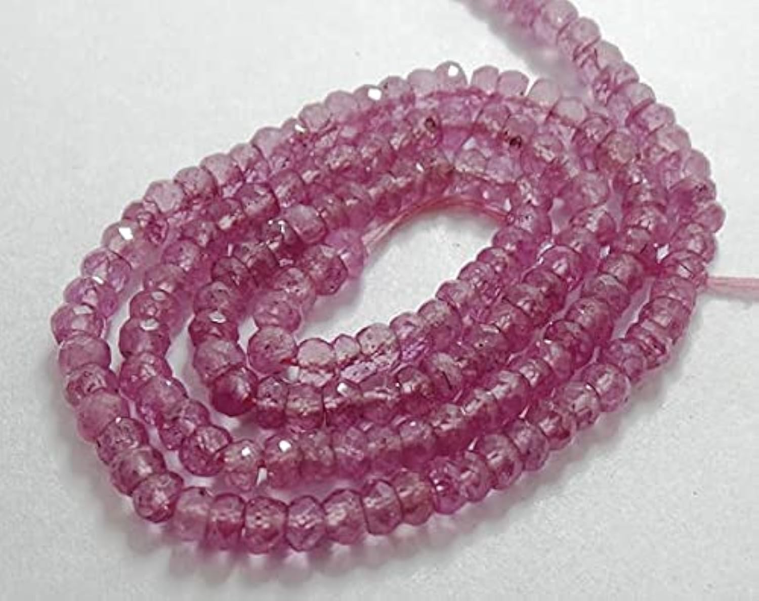 Saphir rose de qualité supérieure en fil de perles facettées de 14 pouces