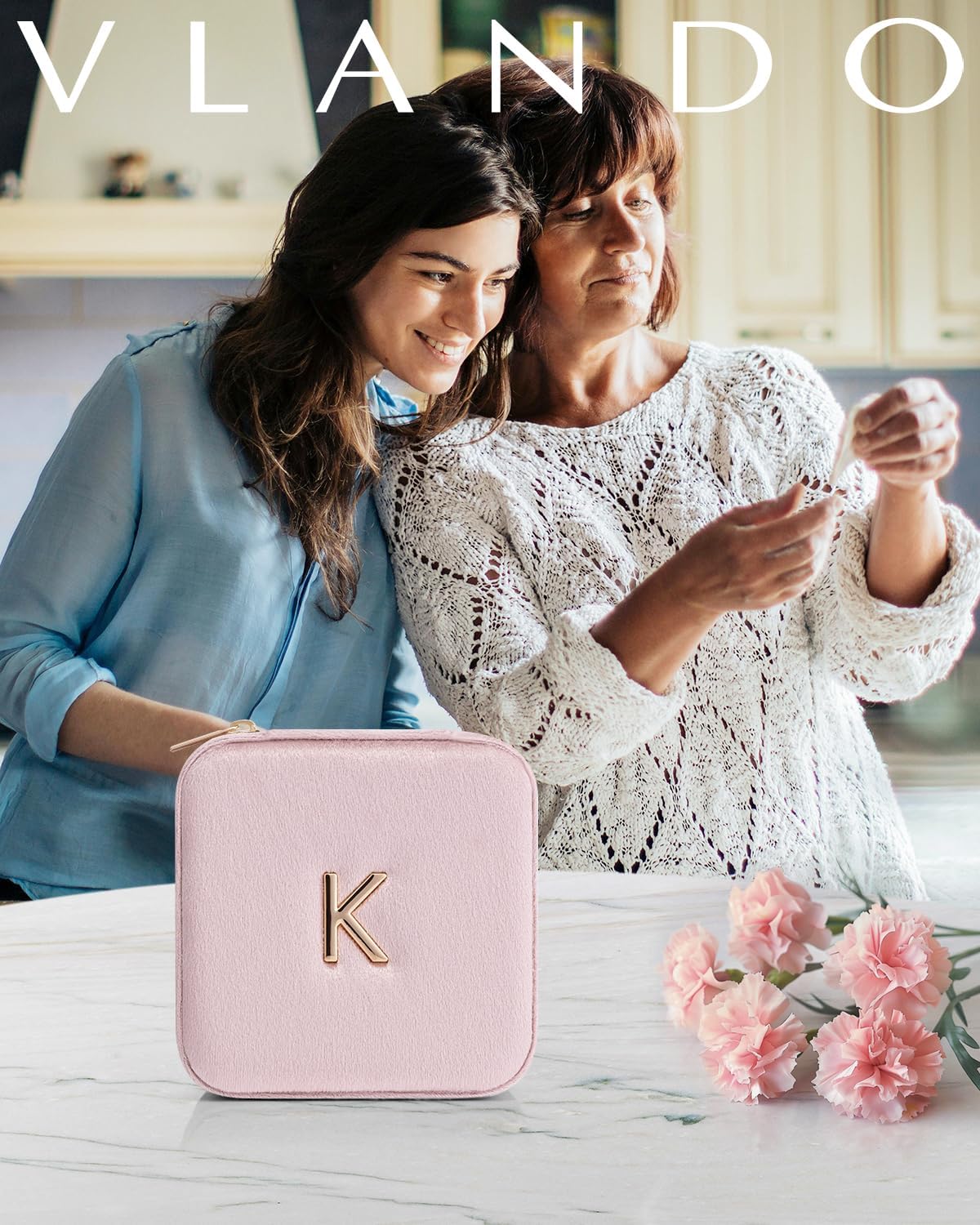 Vlando 誕生日プレゼント 女性 名前入り イニシャル ギフト アクセサリーケース 携帯用 持ち運び 鏡付き ジュエリーボックス トラベル かわいい 母の日 記念日 バレンタイン 結婚式 送別 退職 祝い 贈り物(ピンクK)