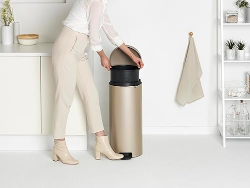 Miniatura 6 de Brabantia NewIcon - Papelera de 30 L (oro metálico) con cierre suave y cubo interior extraíble + bolsas de cubo gratis