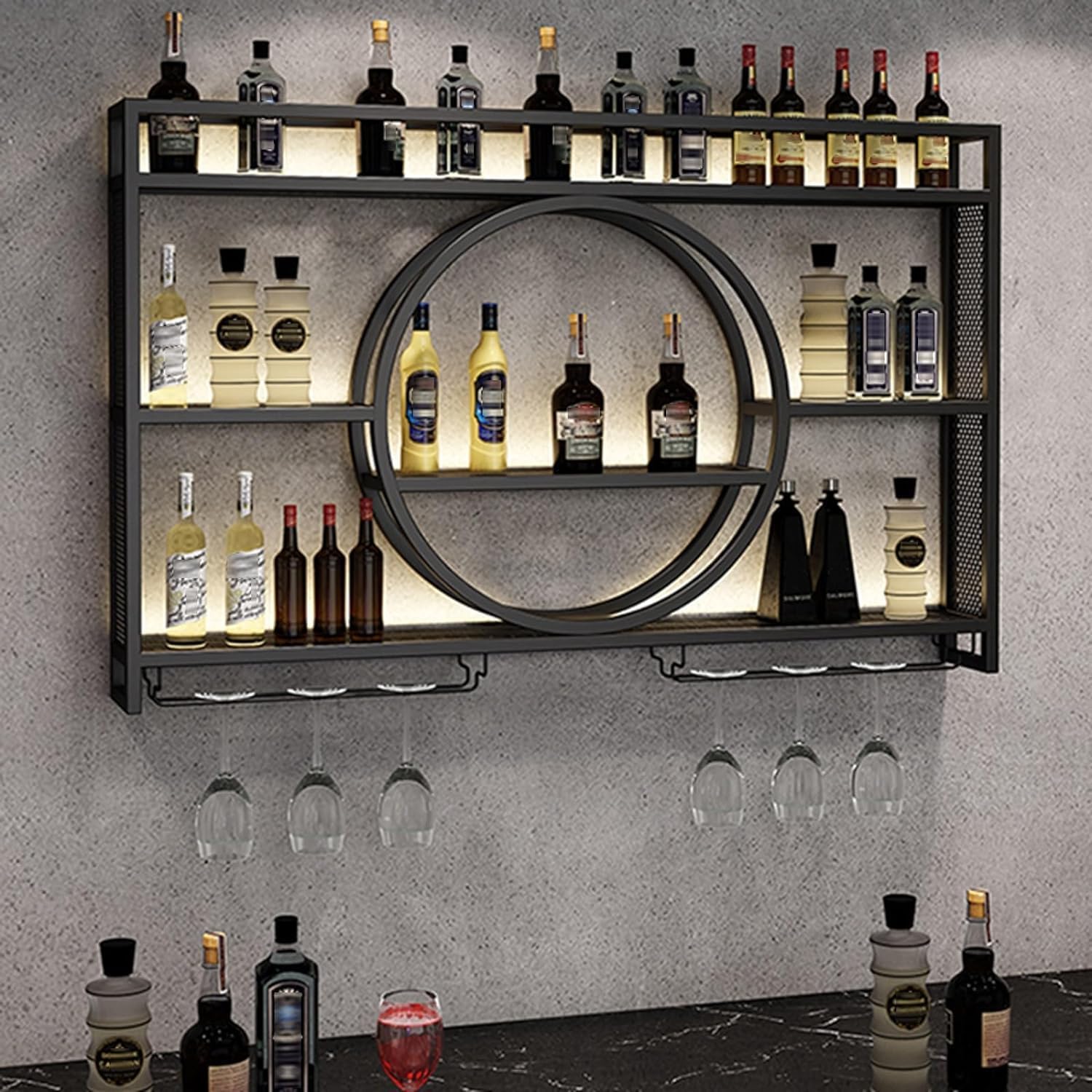 Casier à vin industriel suspendu pour sublimer la décoration de votre bar