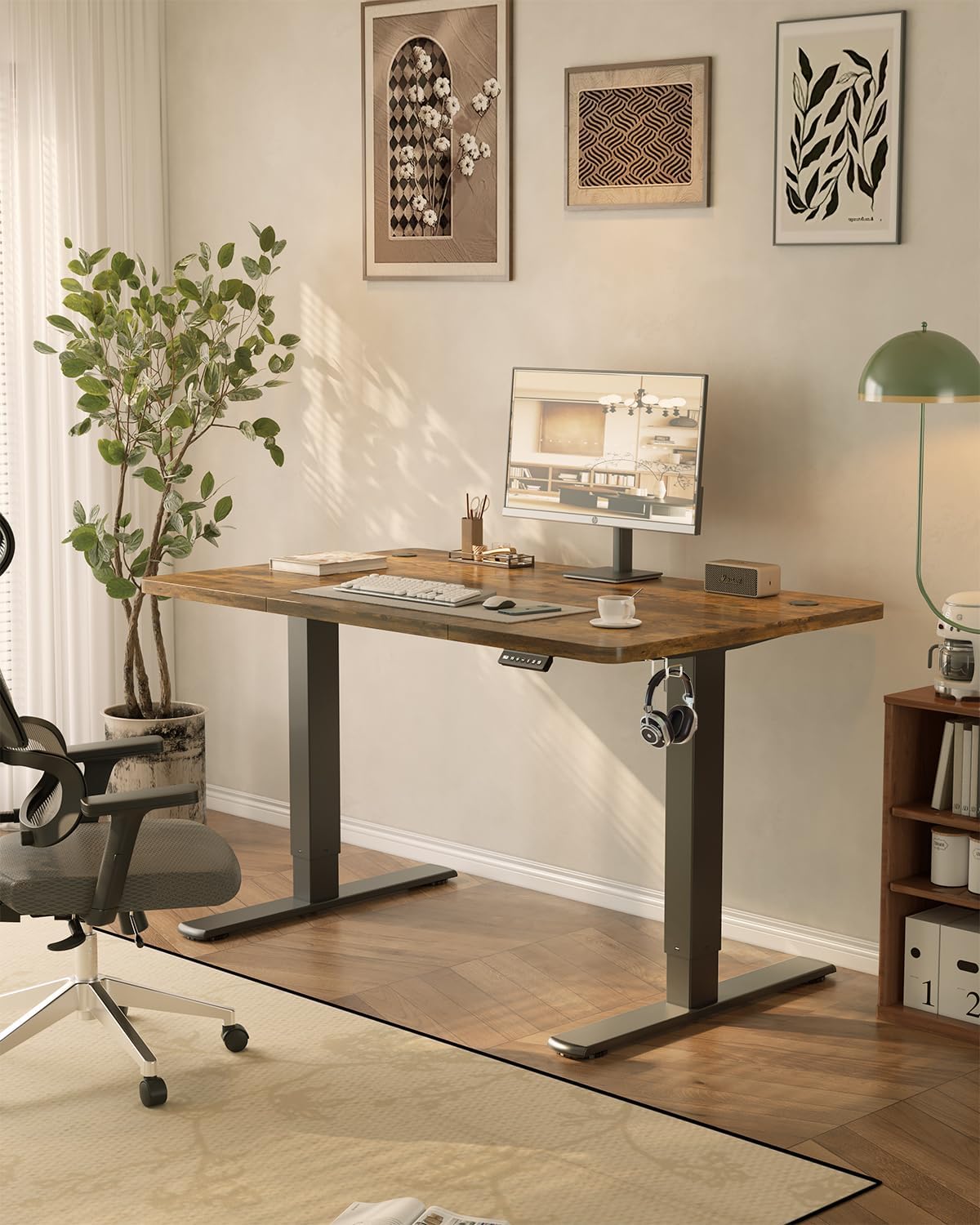 Demonstration of JUMMICO desk stability using dominoes at maximum height.
