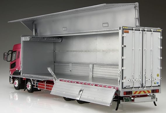 Aoshima Mitsubishi Fuso 10 Super Great FS HiWing 1:32 Scale Model Kit