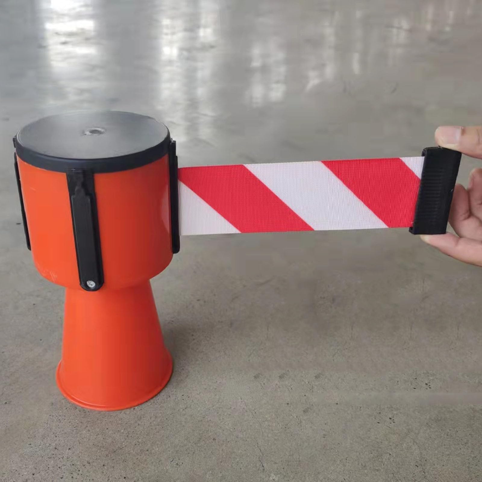 Barrière rétractable de 2m pour cône de chantier et balisage piéton