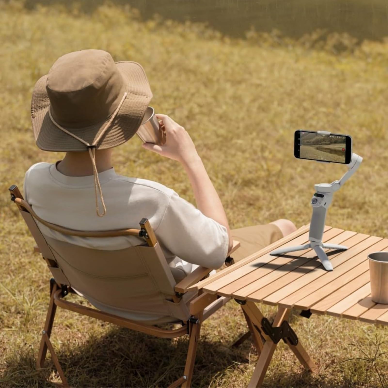 DJI, Estabilizador inteligente Osmo Mobile SE en tres ejes para teléfonos, portátil y plegable, brazo extensible integrado, para Android y iPhone con ShotGuides, para videoblogs, YouTube y TikTok