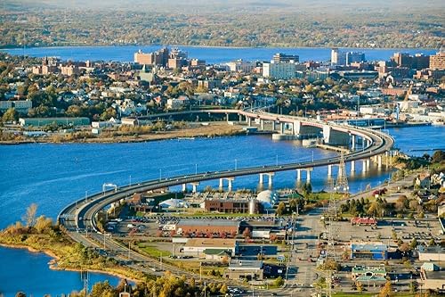 Panoramic Images - Vista aérea del centro de Portland Maine que muestra el centro médico de Maine Calle comercial Old Port Back Bay y el Casco Bay