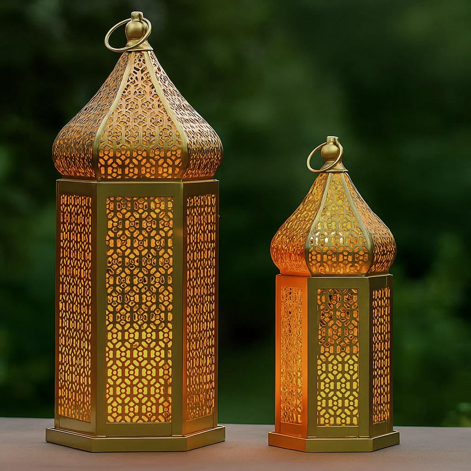Vela Lanterns Temple Tower - Portavelas decorativo grande marroquí para Ramadán, patio, decoración del hogar, bodas, dorado, juego de 2 faroles | Decoraciones de Ramadán para el hogar, portavelas islámico Eid para centros de mesa o colgar, 11 y 15.25 pulg