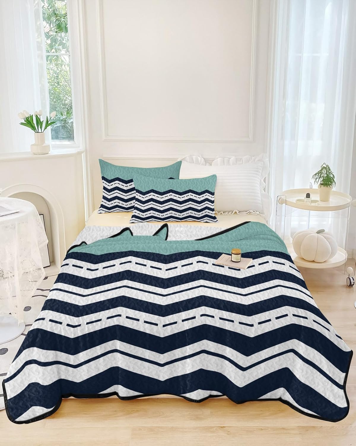 King Size Quilt Set, Navy Blue Wavy Abstract Geometric Lightweight Bedspread Coverlet Set Soft Microfiber Summer Quilt with 2 Pillow Shams, Watercolor Zigzag Chevron 3 Piece Comforter Bedding Set