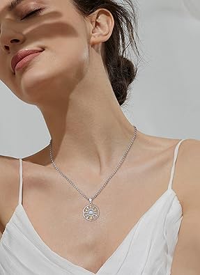 Ketting met maan goud stainless steel • Embrace Bijoux