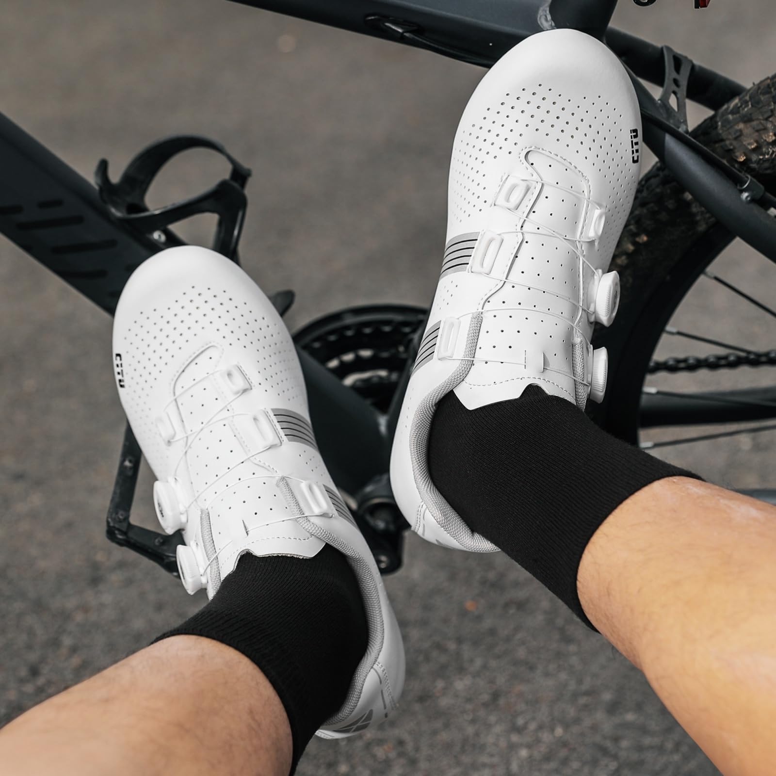 JiuQing Zapatillas Ciclismo Hombre Anchas para Bicicleta de Carretera Compatibles con Peloton Y KEO con Calas Delta Ligeras Y Transpirables para Ciclismo Indoor