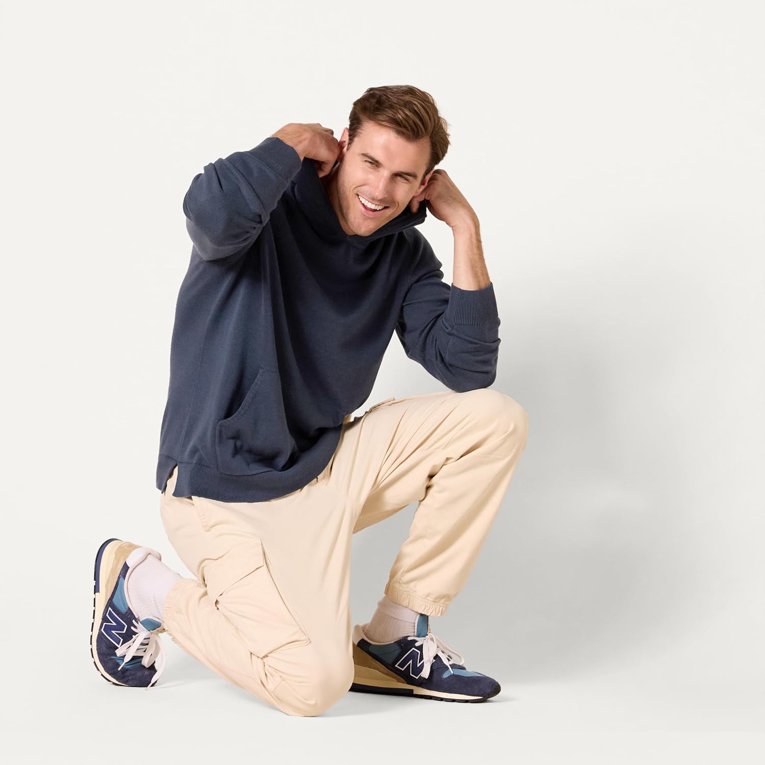 Amazon Essentials Men's Relaxed-Fit Hoodie Sweater - Image 6