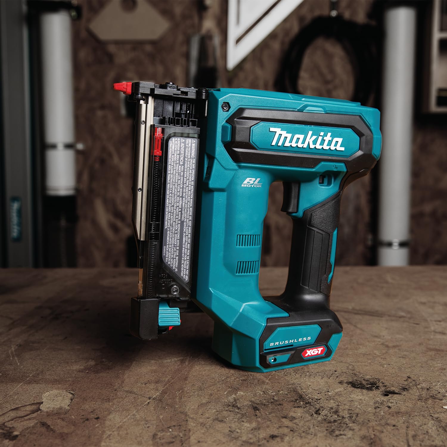 Makita PT001GZ Clavadora sin escobillas 40V Max Li-ion XGT Baterías y cargadores no incluidos