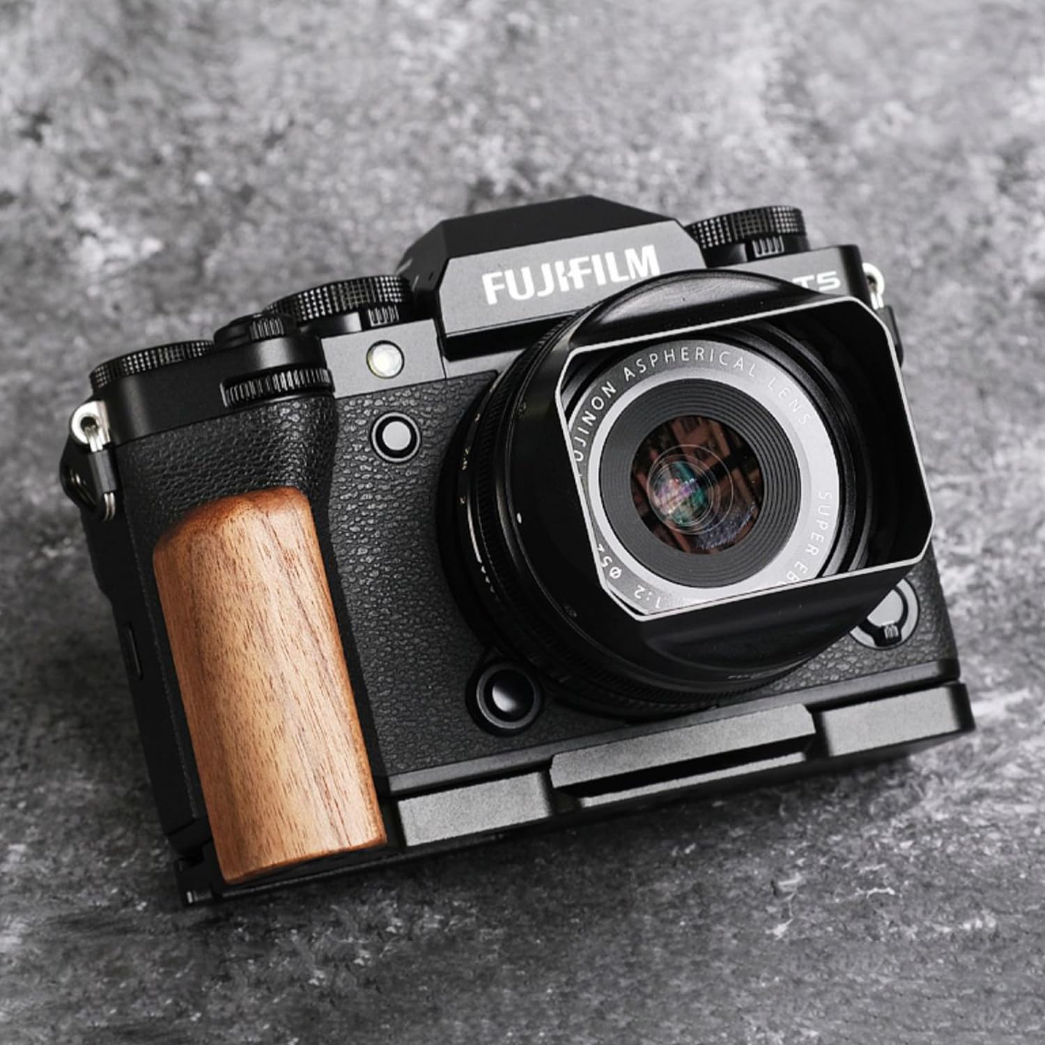 FUJIFILM 富士フィルム XT5 x-t5　予備バッテリー、グリップ付き FUJIFILM 富士フィルム XT5 x-t5 予備バッテリー、グリップ付き Amazon